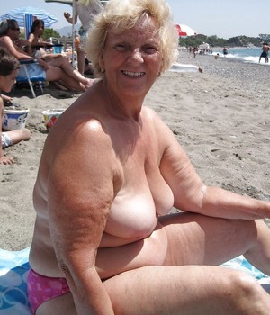 European chubby mom with flabby ass