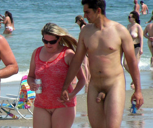 Maschio e femmina nudisti da spiagge..